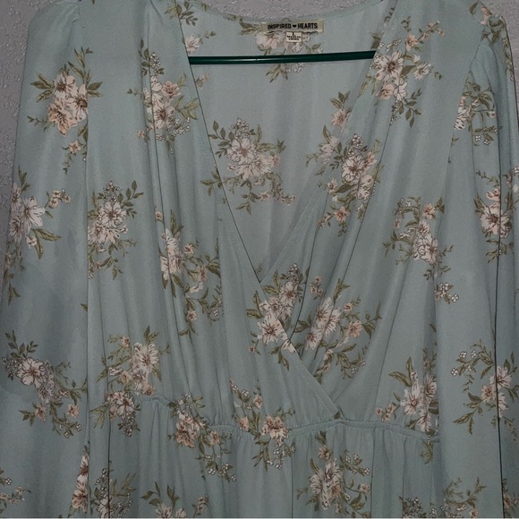 Beautiful Dress - Picture 5 of 6